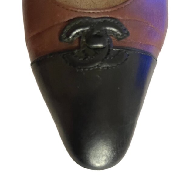 Chanel Brown, Black Leather Cap Toe CC Logo Contrasting Color Pumps 3 5.5 - Picture 8 of 11